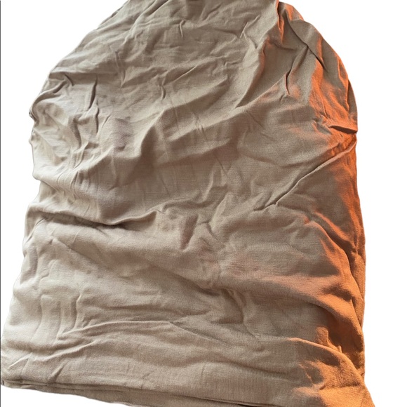 Tan beanie with ponytail opening - Picture 3 of 3